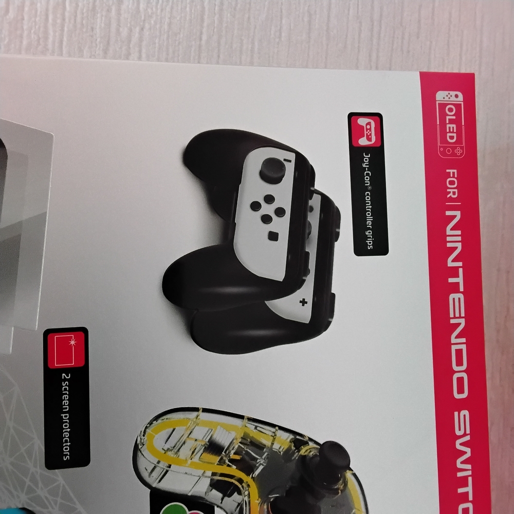 Nintendo Switch Pro Kit+ - Black and White - Picture 8 of 13
